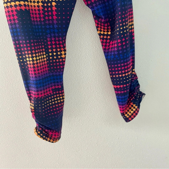 Brooks Greenlight Capri Tights Leggings in Sunset Maze size small - Picture 8 of 12